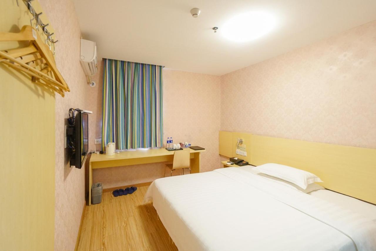 Jia Mei Xin Holiday Hotel Baiyun Airport Branch Kanton Exterior foto