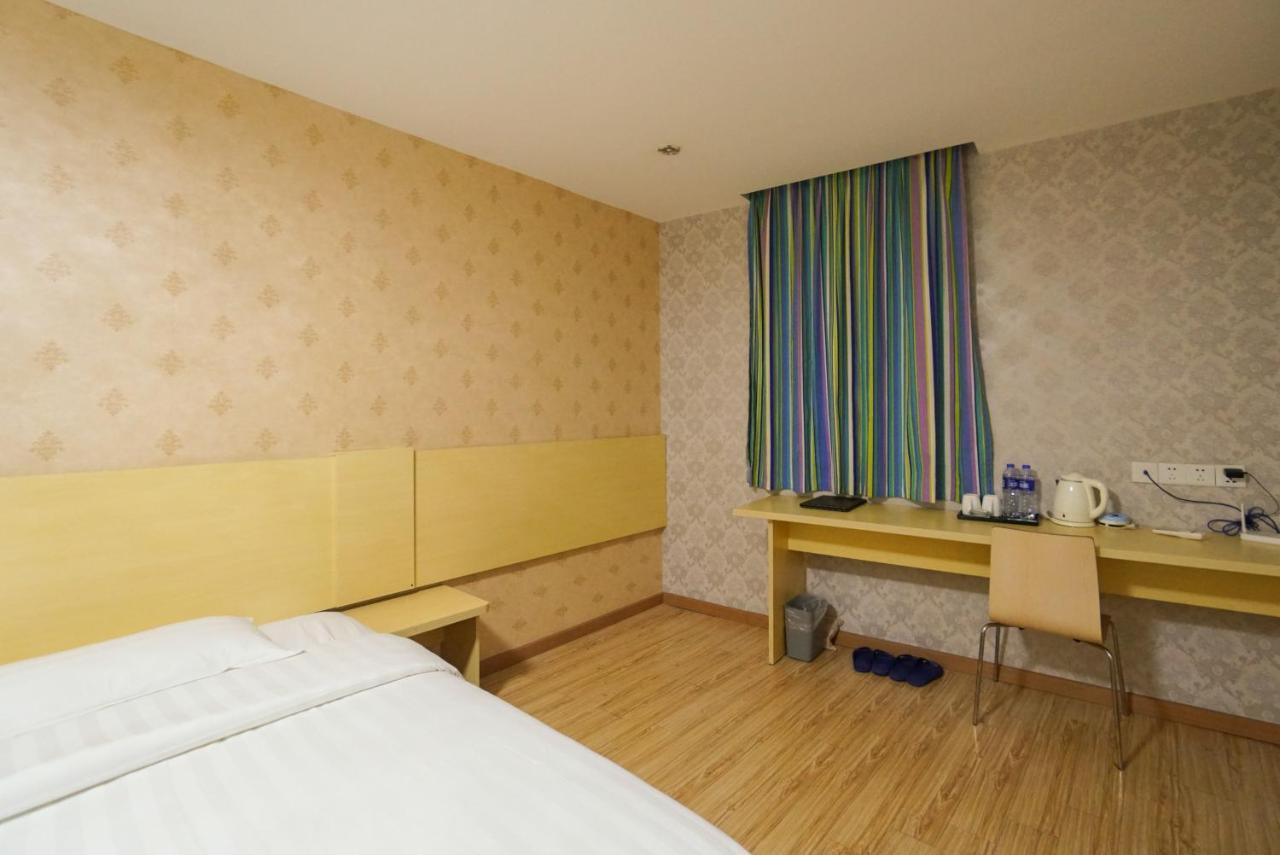 Jia Mei Xin Holiday Hotel Baiyun Airport Branch Kanton Exterior foto